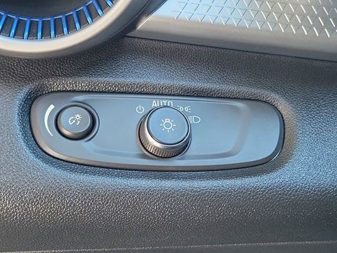 Used 2025 Chevrolet Trax LS image 19