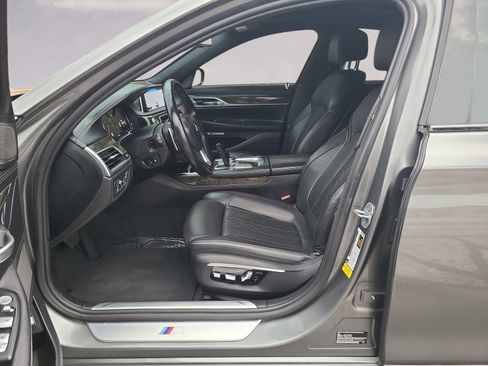 Used 2016 BMW 750i image 11
