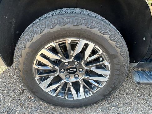Used 2025 Chevrolet Tahoe Z71 AWD/4WD image 8