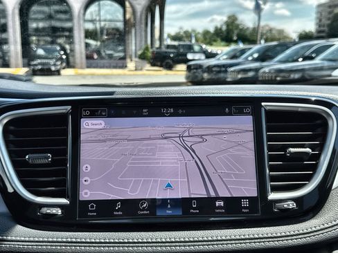 New 2026 Chrysler Pacifica Limited w/ S Appearance Package image 20