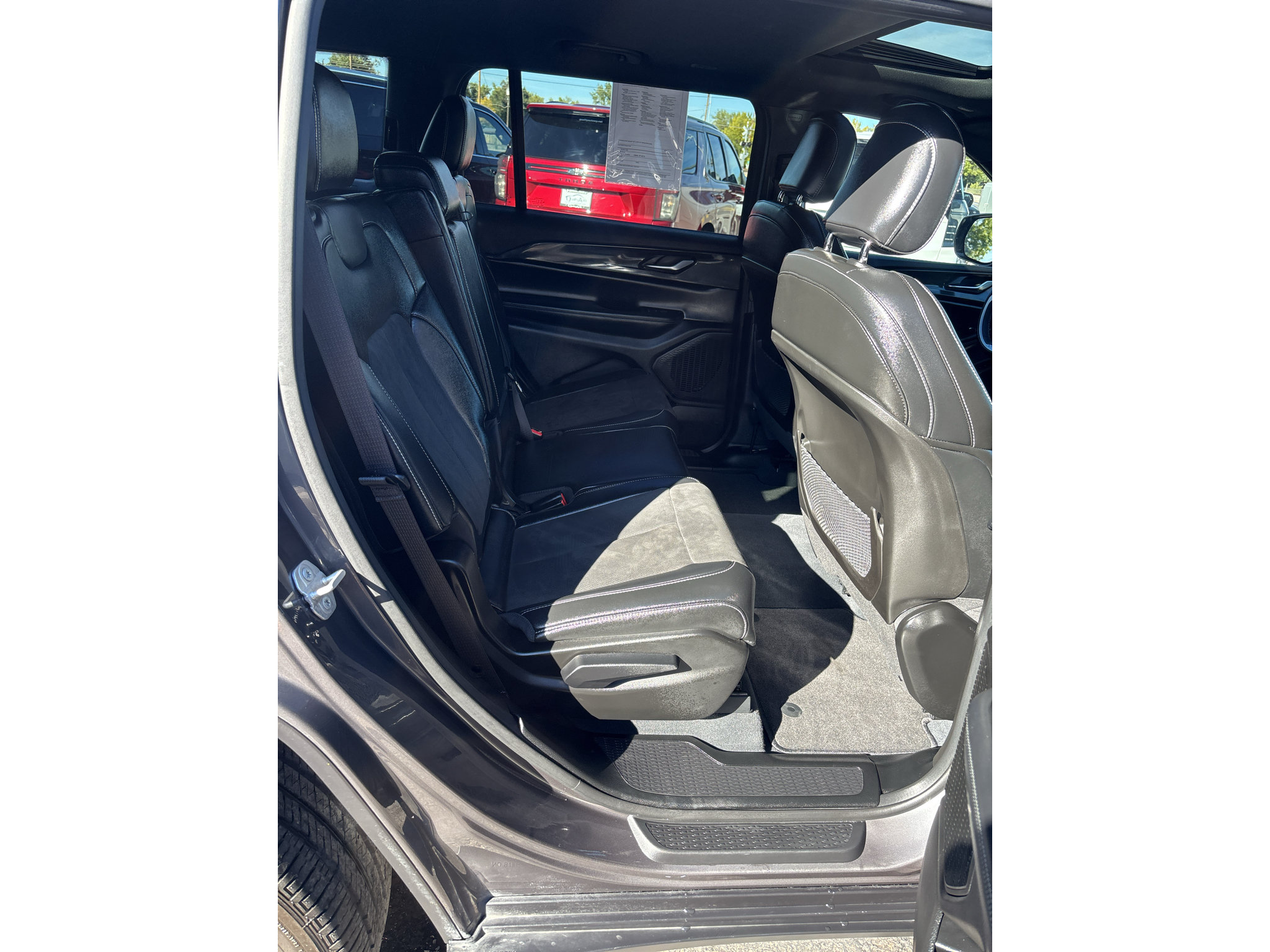 Used 2023 Jeep Grand Cherokee L Laredo AWD/4WD image 12