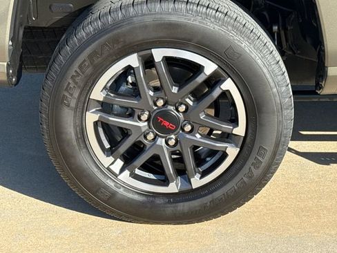 Used 2025 Toyota Tacoma TRD Sport RWD image 10