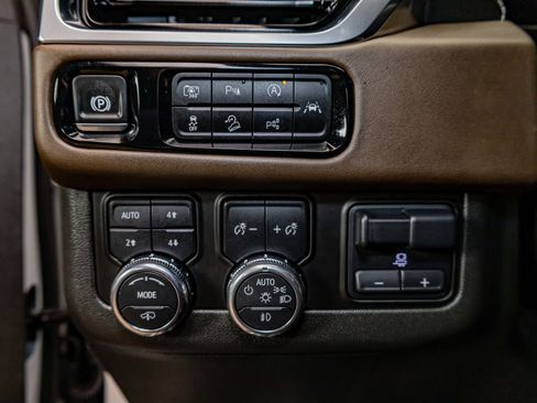 Used 2025 GMC Yukon Denali Ultimate image 15