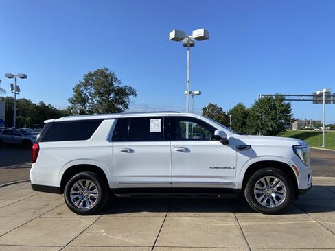 Used 2025 GMC Yukon XL Denali AWD/4WD image 13