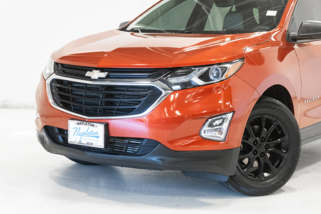 Used 2020 Chevrolet Equinox LS w/ LS Convenience Package FWD image 2