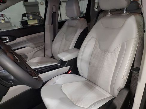 Used 2022 Jeep Compass Latitude image 17