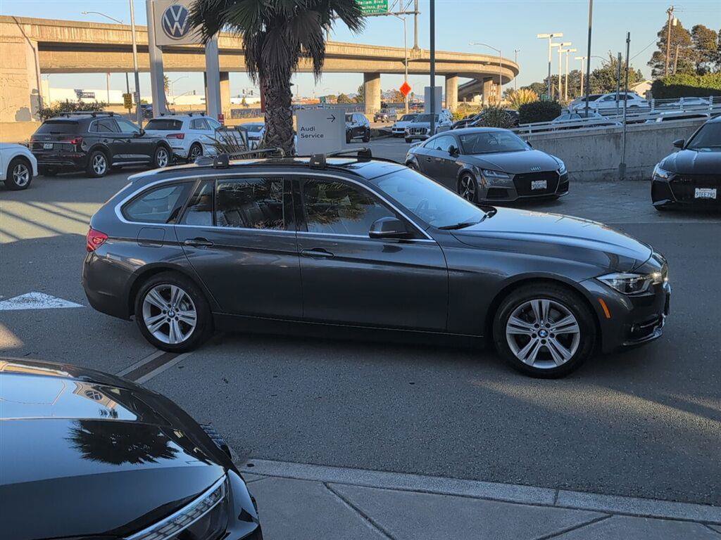Used 2017 BMW 330i xDrive Wagon AWD/4WD image 5
