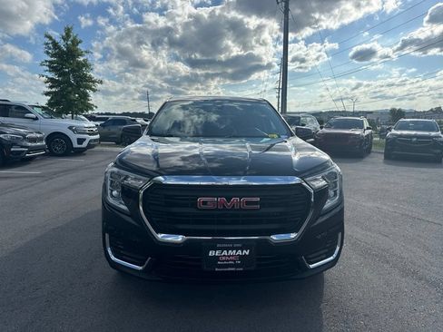 Used 2024 GMC Terrain SLE AWD/4WD image 2