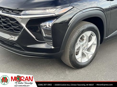 Certified 2025 Chevrolet Trax LS w/ LS Convenience Package image 8