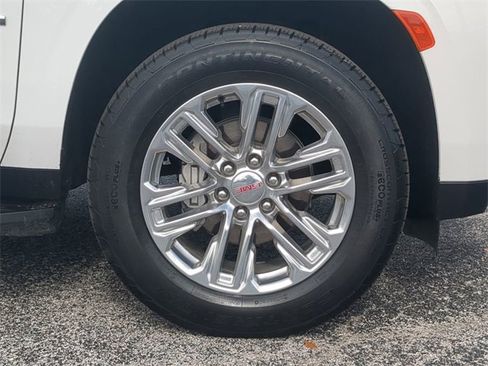 Used 2024 GMC Yukon SLE w/ Gmc Pro Safety Plus Package image 11