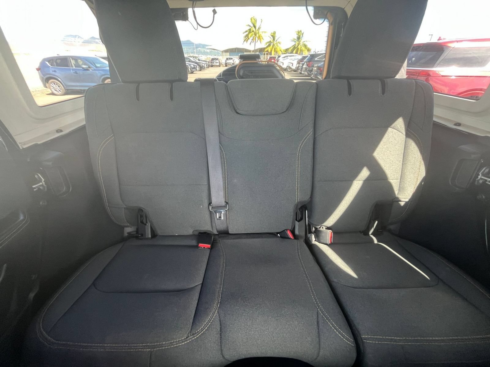 Used 2025 Jeep Wrangler Unlimited Sahara AWD/4WD image 36