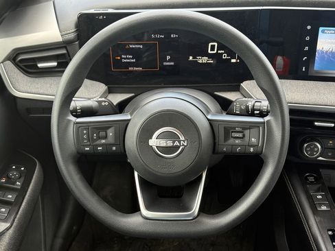 Used 2025 Nissan Kicks SV AWD/4WD image 30