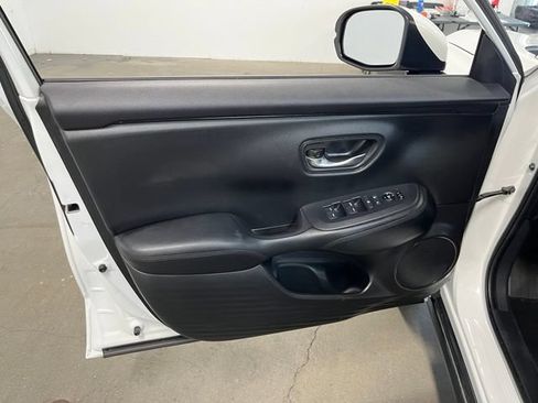 Used 2023 Honda HR-V LX image 24