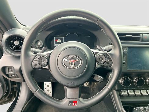 Used 2025 Toyota GR86 Premium image 11