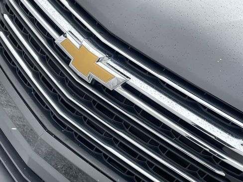 Used 2023 Chevrolet Traverse LT image 36