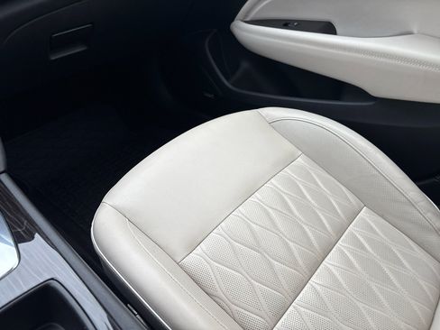 Used 2019 Buick Regal Avenir w/ Driver Confidence Package II image 18