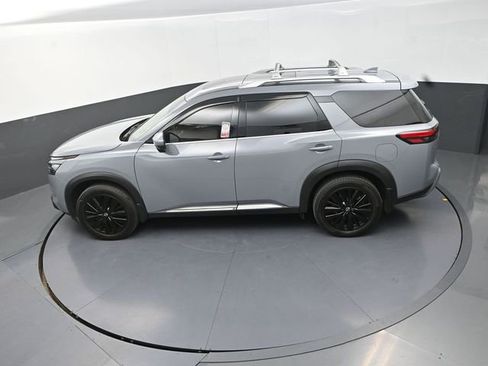 Used 2025 Nissan Pathfinder Platinum w/ Cargo Package AWD/4WD image 15