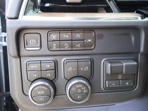 New 2026 Chevrolet Tahoe High Country AWD/4WD image 13