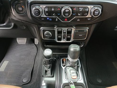 Used 2023 Jeep Wrangler Unlimited Sahara w/ Cold Weather Group AWD/4WD image 36