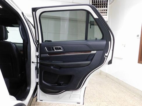 Used 2019 Ford Explorer Platinum image 93