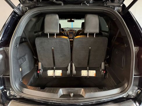 Used 2018 Ford Explorer XLT w/ Equipment Group 202A image 16