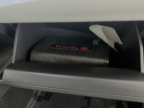 Used 2025 Toyota Corolla SE image 35