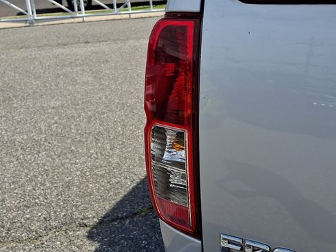 Used 2013 Nissan Frontier SV AWD/4WD image 8