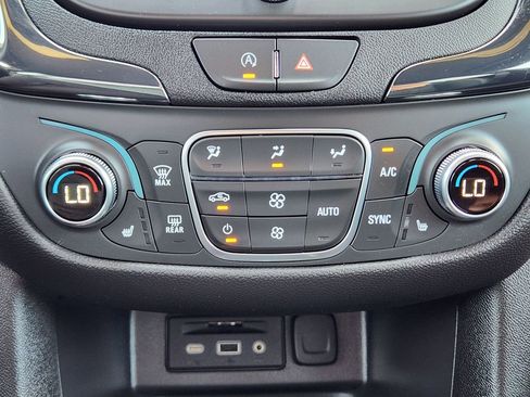 Certified 2024 Chevrolet Equinox RS FWD image 19