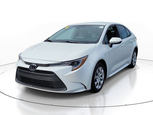 Certified 2024 Toyota Corolla LE FWD image 3