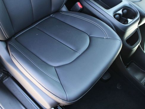 New 2026 Chrysler Pacifica Select image 14