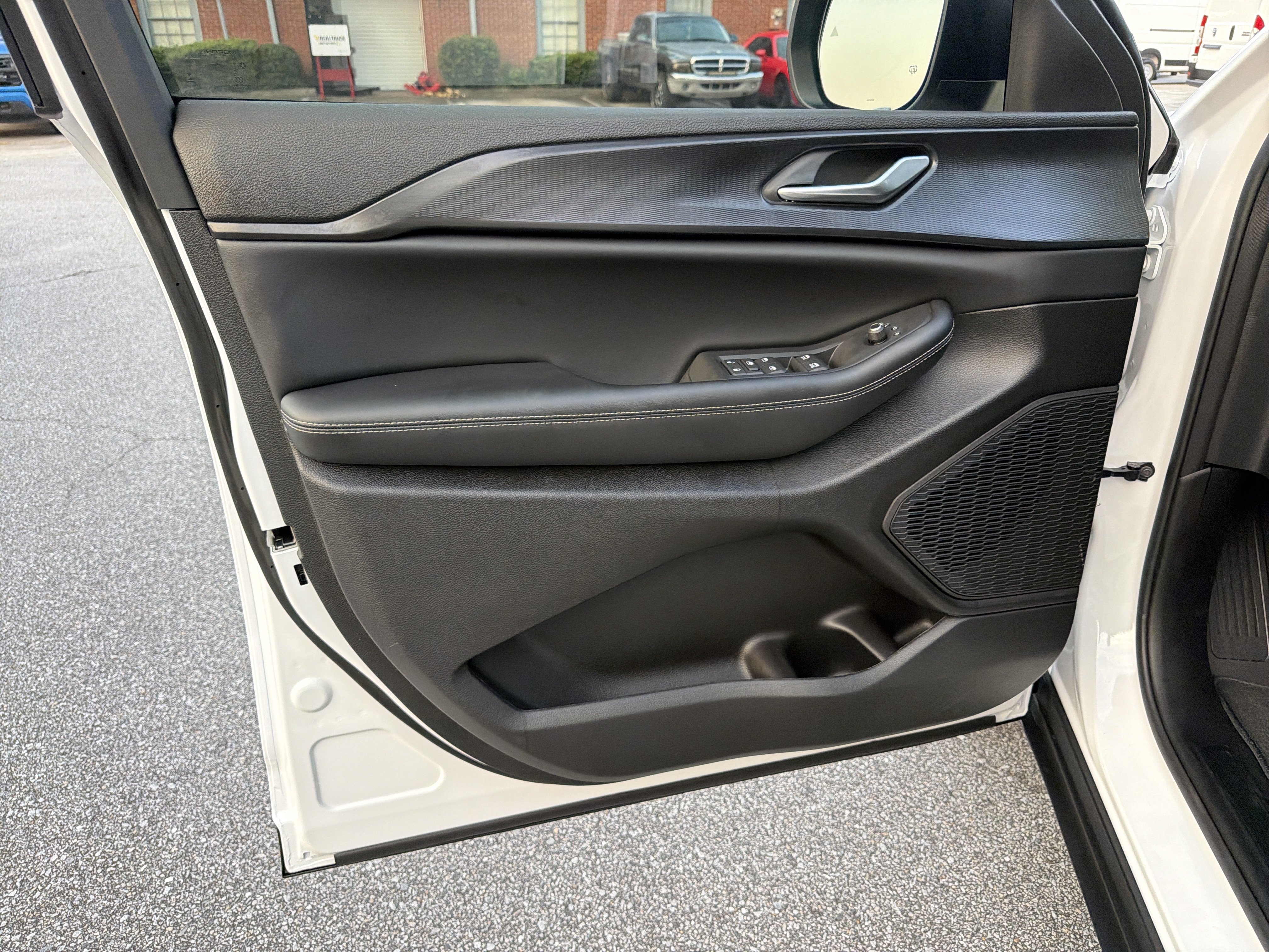 New 2027 Jeep Grand Cherokee Laredo X RWD image 9