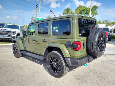Used 2023 Jeep Wrangler Unlimited Sahara w/ Safety Group AWD/4WD image 7