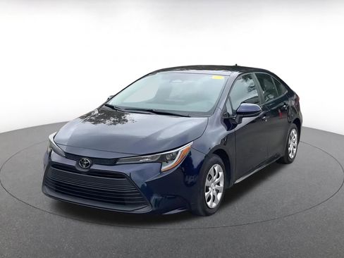 Used 2025 Toyota Corolla LE image 4