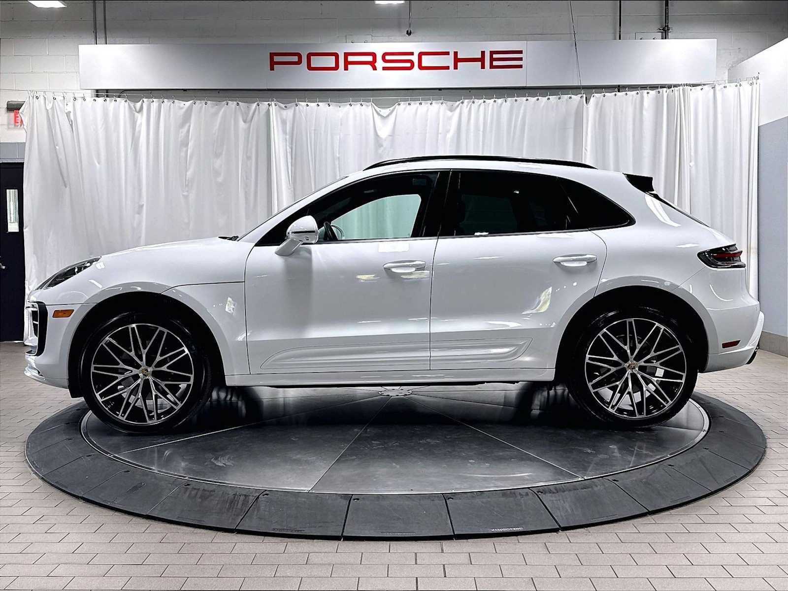 Used 2026 Porsche Macan AWD/4WD image 2