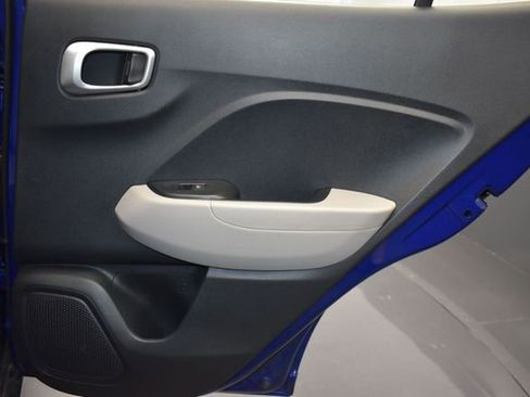 Used 2023 Hyundai Venue SEL FWD image 15