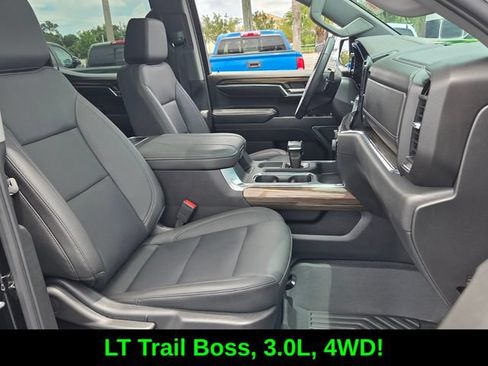 Used 2024 Chevrolet Silverado 1500 LT Trail Boss w/ LT Trail Boss Premium Package AWD/4WD image 17