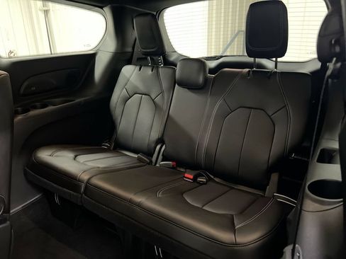 New 2027 Chrysler Pacifica Select AWD/4WD image 24