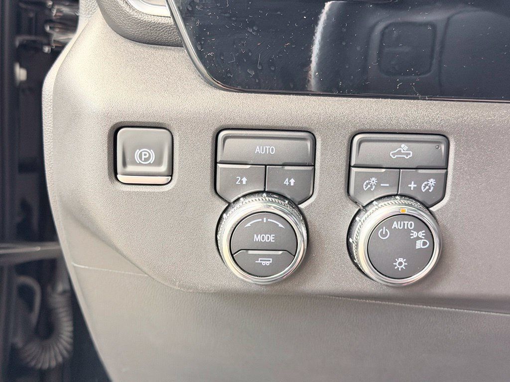 Used 2025 GMC Sierra 1500 SLE AWD/4WD image 39
