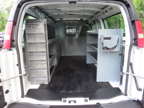 Used 2015 GMC Savana 3500 RWD image 10