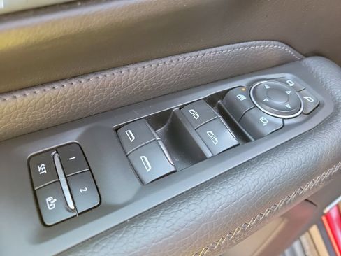 Used 2021 GMC Yukon Denali w/ Denali Ultimate Package AWD/4WD image 21
