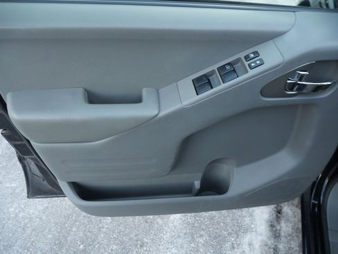 Used 2017 Nissan Frontier SV image 16