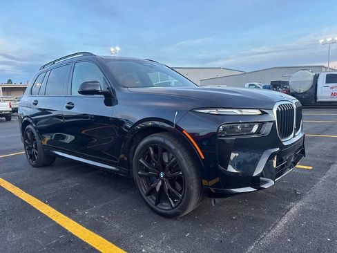 Used 2024 BMW X7 xDrive40i w/ Executive Package AWD/4WD image 3
