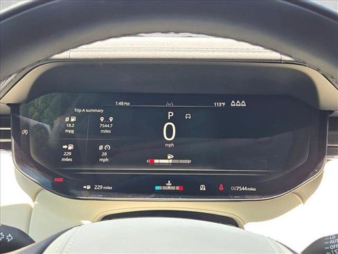 Used 2025 Land Rover Range Rover SE AWD/4WD image 11