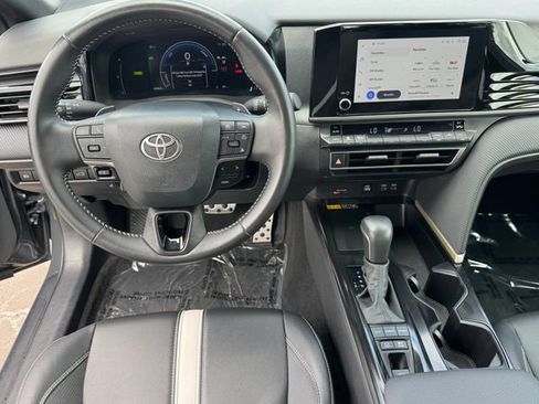Used 2025 Toyota Camry Hybrid FWD image 15