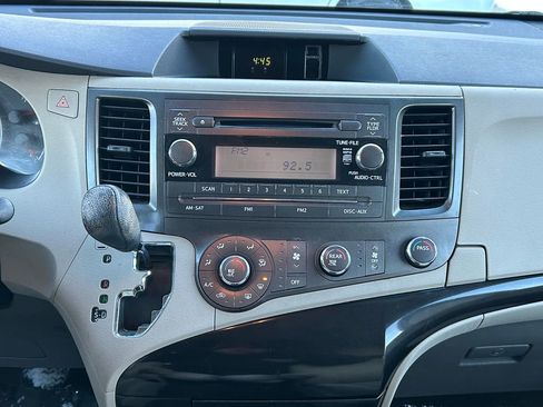 Used 2012 Toyota Sienna image 23