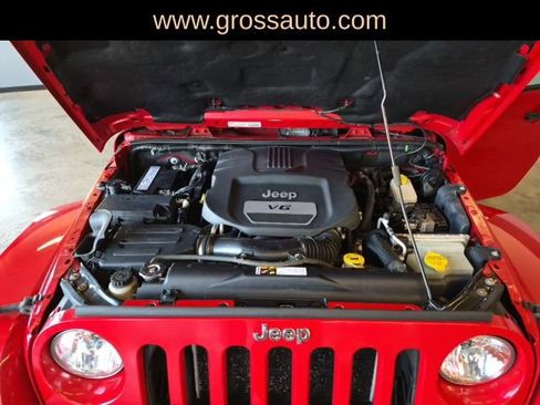 Used 2014 Jeep Wrangler Unlimited Sahara w/ Connectivity Group image 31