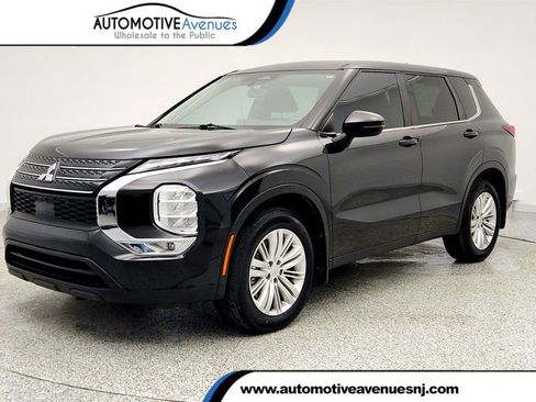 Used 2022 Mitsubishi Outlander ES image 1