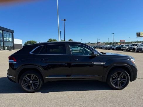 Used 2022 Volkswagen Atlas Cross Sport SEL R-Line AWD/4WD image 37