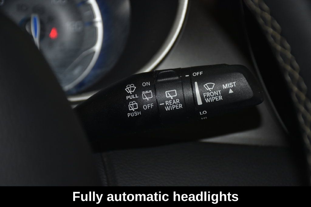 Used 2024 Chrysler Pacifica Touring-L FWD image 15