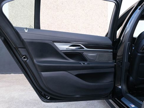 Used 2019 BMW 750i 750i Sedan 4D w/ M Sport Package image 21